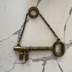 Vintage Brass Skeleton Key heart Wall Hanging Key Holder 5 Hooks 6” MCM midmod